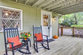 Black Mountain Cabin Apartment ~ 2 Mi to Downtown!