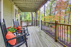 Black Mountain Cabin Apartment ~ 2 Mi to Downtown!