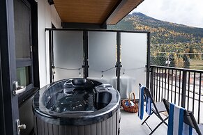 Wildflower Retreat-Revelstoke Vacations