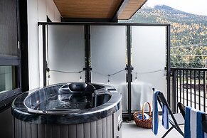 Wildflower Retreat-Revelstoke Vacations