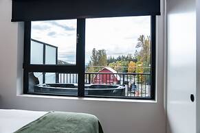 Wildflower Retreat-Revelstoke Vacations