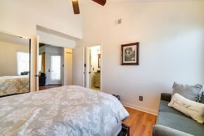 Phoenix Townhome w/ Community Pool - Near Golf!