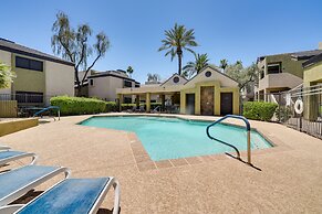 Phoenix Townhome w/ Community Pool - Near Golf!