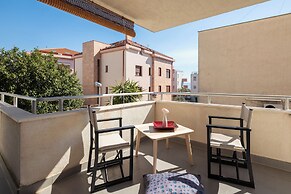 Apartment Zenta with terrace and sea view, 4 min walk to the beach