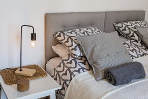 Apartment Zenta with terrace and sea view, 4 min walk to the beach