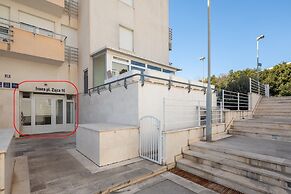 Apartment Zenta with terrace and sea view, 4 min walk to the beach