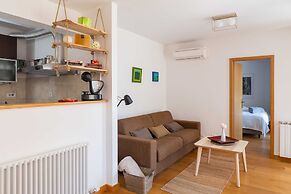 Apartment Zenta with terrace and sea view, 4 min walk to the beach