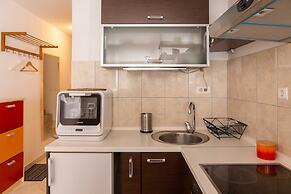 Apartment Zenta with terrace and sea view, 4 min walk to the beach