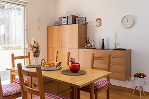 Apartment Zenta with terrace and sea view, 4 min walk to the beach