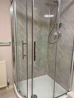 Spacious Apartment, Near Birmingham Centre and NeC