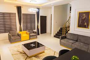 Immaculate 4-bed Apartment in Lekki