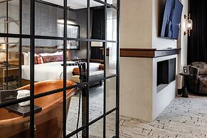 Hotel Renegade
