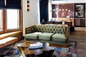 Hotel Renegade