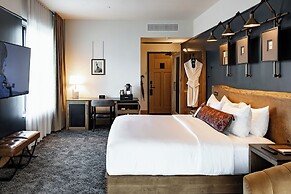 Hotel Renegade