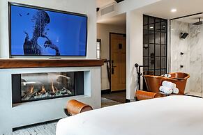 Hotel Renegade