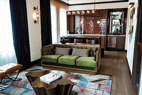 Hotel Renegade