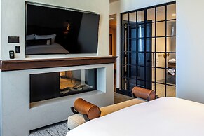 Hotel Renegade
