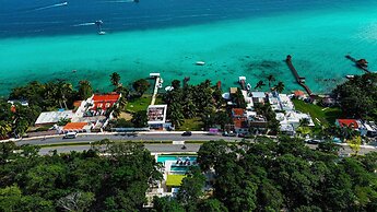 Hotel y Eco-Cabañas Azul María Bacalar