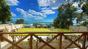 Hotel y Eco-Cabañas Azul María Bacalar