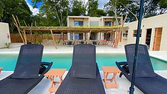 Hotel y Eco-Cabañas Azul María Bacalar