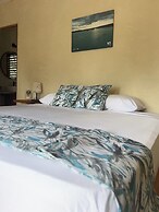 Hotel y Eco-Cabañas Azul María Bacalar