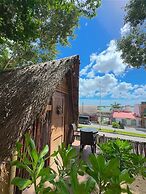 Hotel y Eco-Cabañas Azul María Bacalar