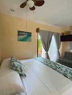 Hotel y Eco-Cabañas Azul María Bacalar