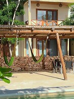Hotel y Eco-Cabañas Azul María Bacalar