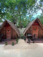 Hotel y Eco-Cabañas Azul María Bacalar