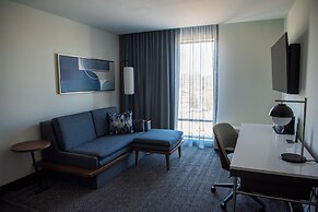 Courtyard By Marriott Lake City
