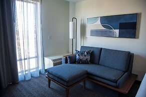 Courtyard By Marriott Lake City