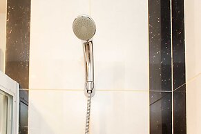 Comfort Living Studio Apartment At Grand Kamala Lagoon Near Shopping C