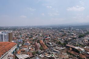 Spacious And Modern 3Br Apartment At Gateway Ahmad Yani Cicadas