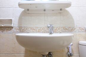 Cozy And Modern 2Br At Majesty Apartment