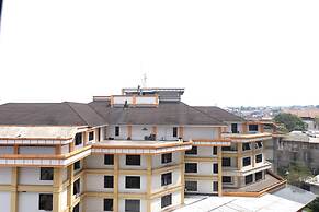 Cozy And Modern 2Br At Majesty Apartment