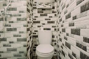 Simply Look Studio At Parkland Avenue Apartment