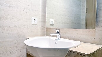 Modern Look And Homey 1Br At Gold Coast Apartment