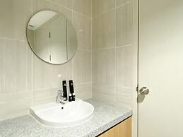 Best Homey 1Br At 25Th Fl Vasanta Innopark Apartment