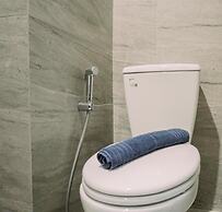 Homey And Comfy Studio Collins Boulevard Apartment