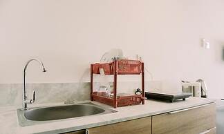 Homey And Comfy Studio Collins Boulevard Apartment