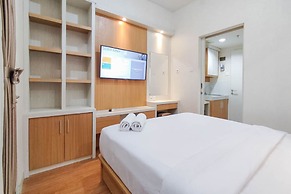 Minimalist And Homey Studio At Amartha View Apartment