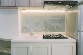 Homey And Cozy Stay Studio Belmont Residence Puri Apartement