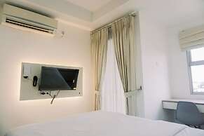 Homey And Cozy Stay Studio Belmont Residence Puri Apartement