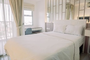 Homey And Cozy Stay Studio Belmont Residence Puri Apartement