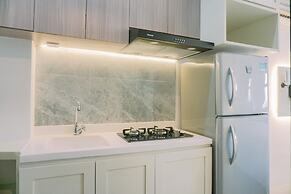 Homey And Cozy Stay Studio Belmont Residence Puri Apartement