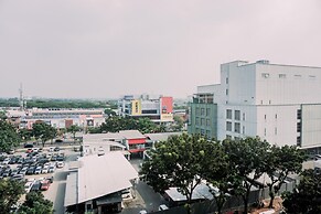 Restful And Well Furnished Studio Transpark Bintaro Apartment
