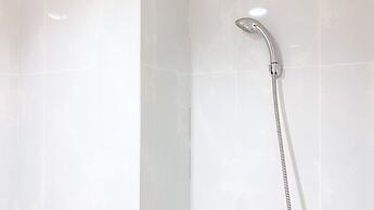 Minimalist And Homey Studio At Evenciio Margonda Apartment