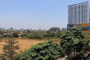 Minimalist And Warm 1Br At Bassura City Apartment