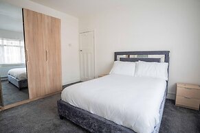 Spacious Home Ideal for Birmingham Commute