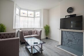 Spacious Home Ideal for Birmingham Commute